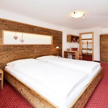 אורטיסיי Hotel Maria מראה חיצוני תמונה