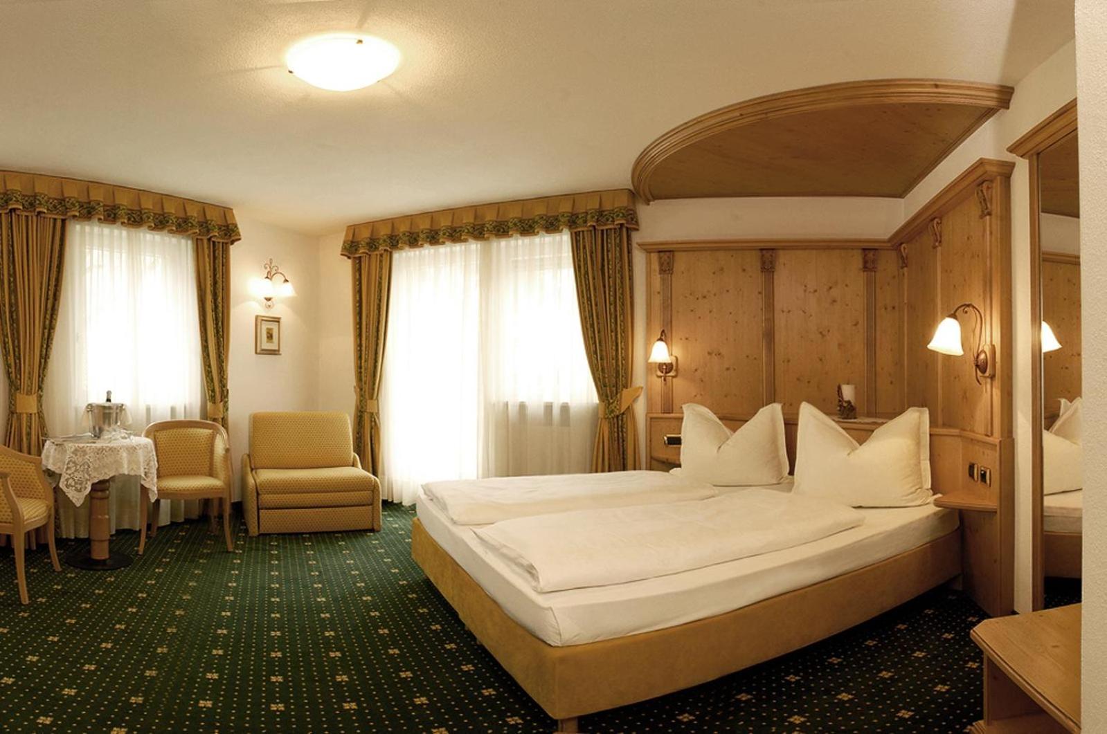 אורטיסיי Hotel Maria מראה חיצוני תמונה