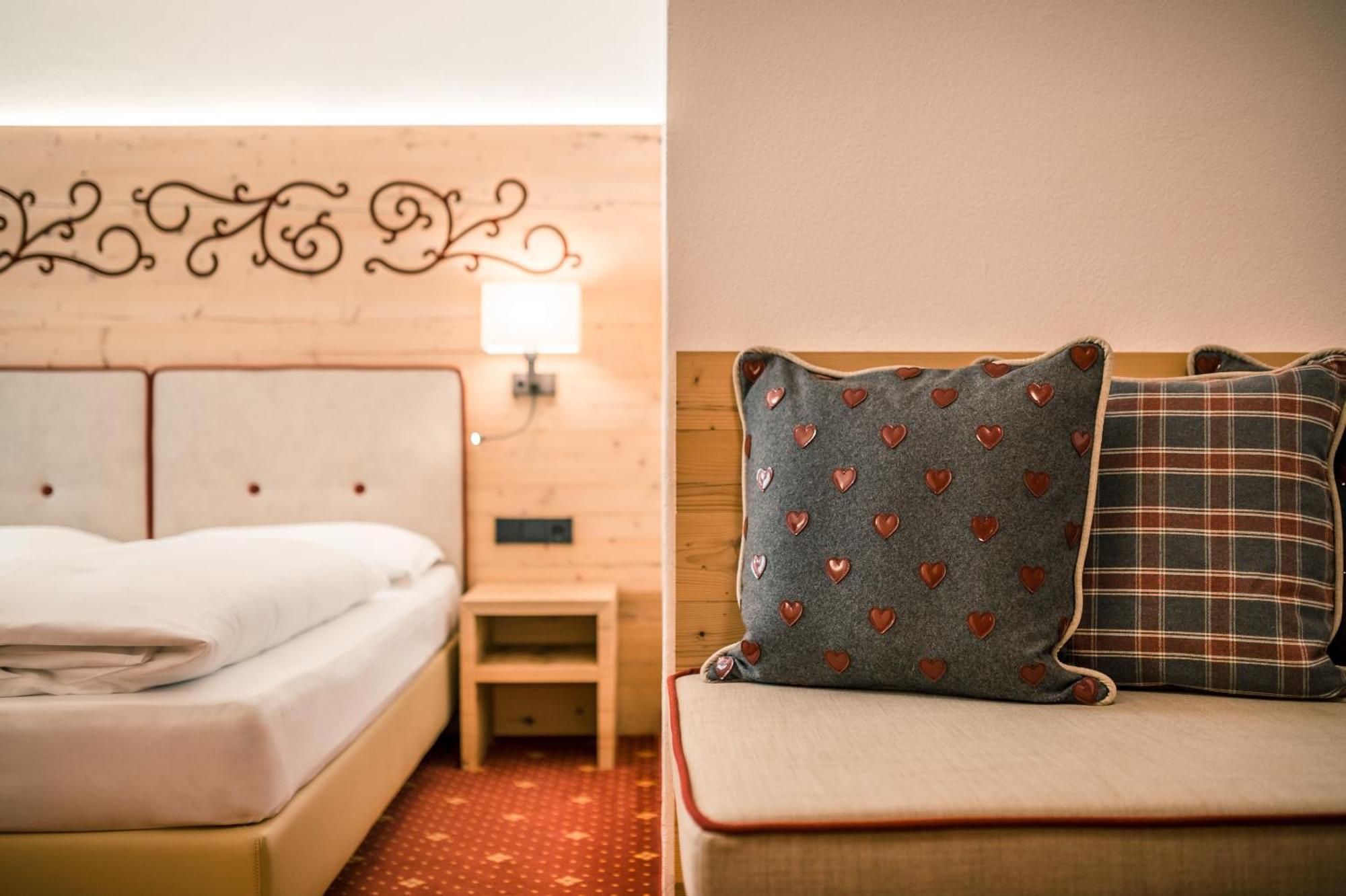 אורטיסיי Hotel Maria מראה חיצוני תמונה