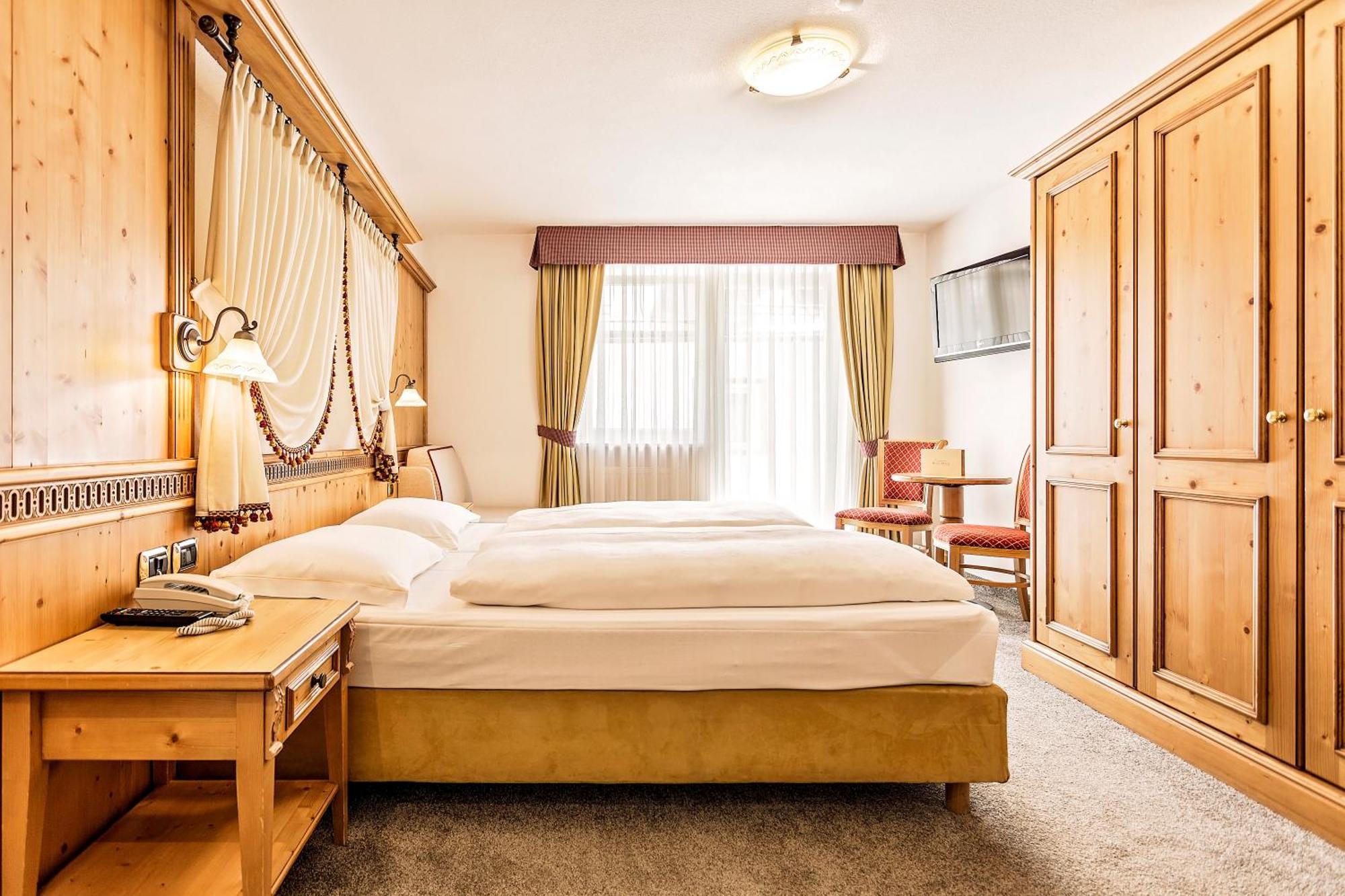 אורטיסיי Hotel Maria מראה חיצוני תמונה