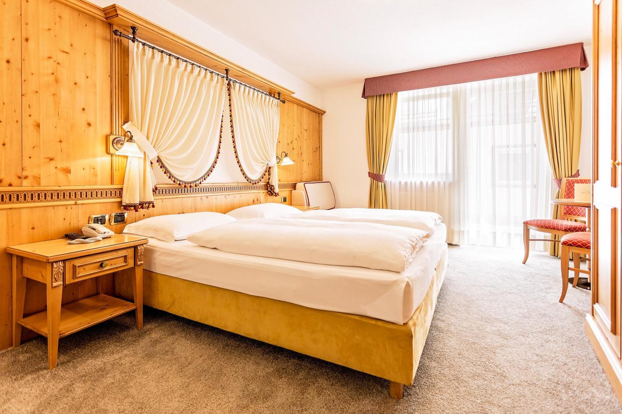 אורטיסיי Hotel Maria מראה חיצוני תמונה
