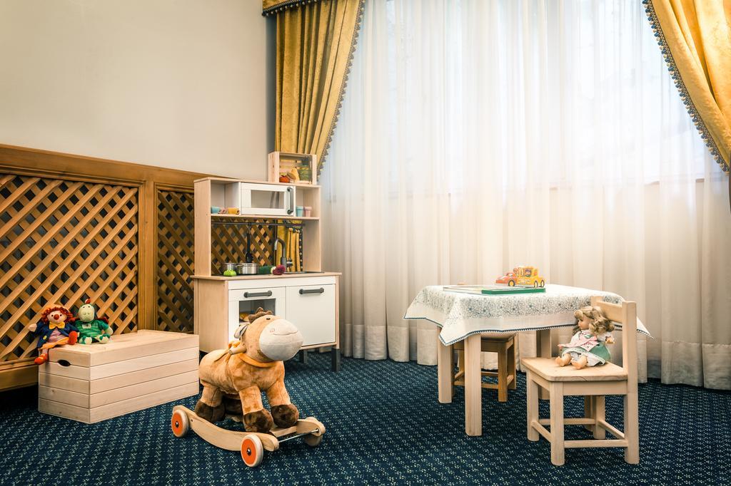 אורטיסיי Hotel Maria מראה חיצוני תמונה