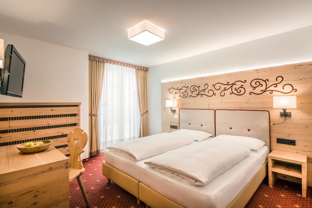 אורטיסיי Hotel Maria מראה חיצוני תמונה