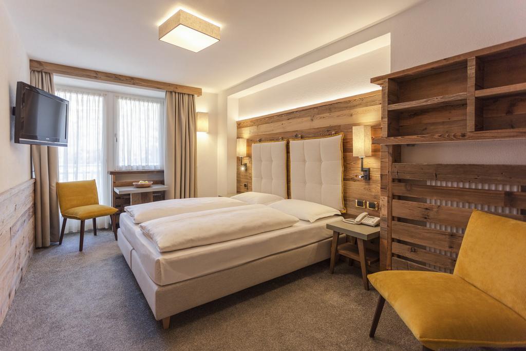 אורטיסיי Hotel Maria מראה חיצוני תמונה